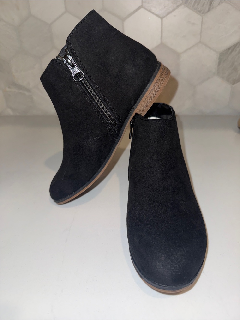 Girl’s Cat & Jack Black Suede Ankle Booties with Side Zip Size 1